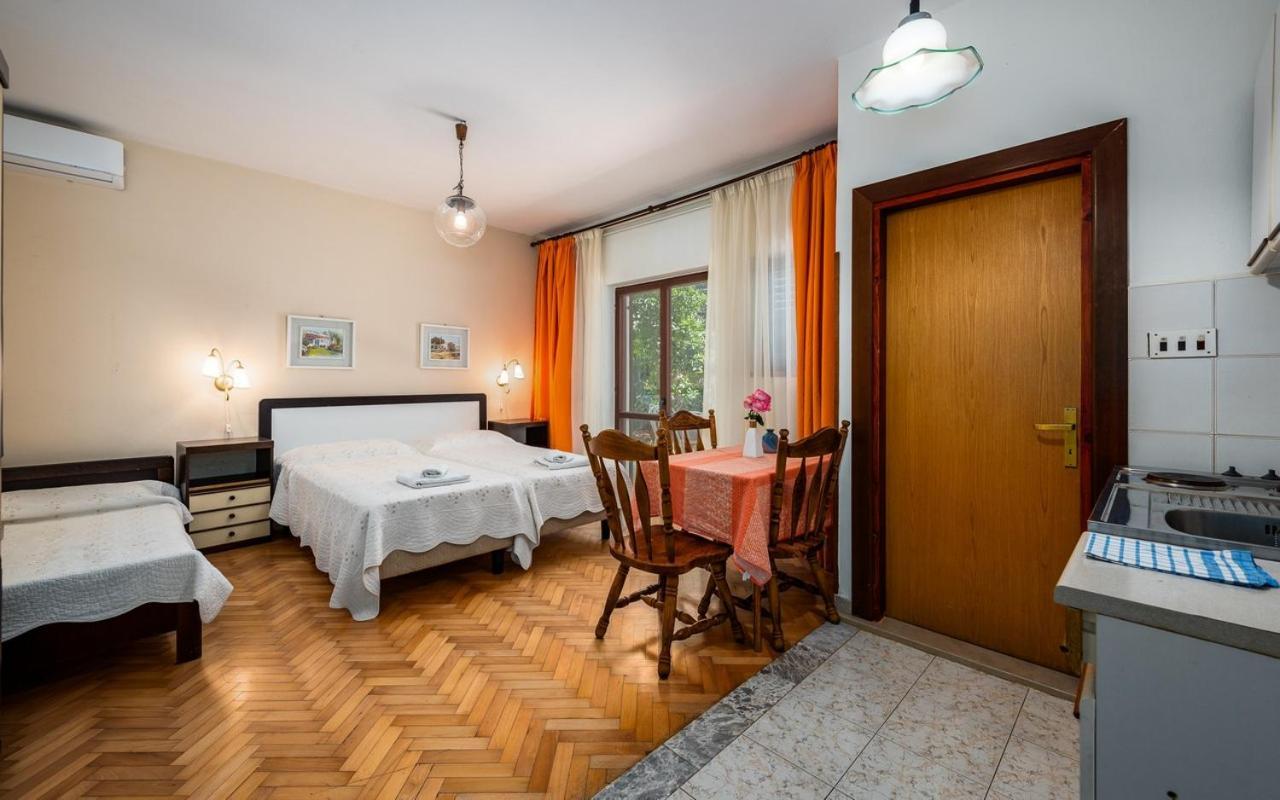 Apartmani Lido Basanija Exterior photo